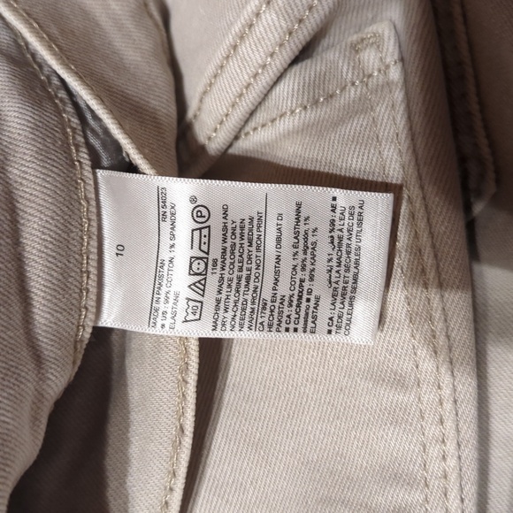 Old Navy beige "the boyfriend" jeans in size 10 - Picture 4 of 6